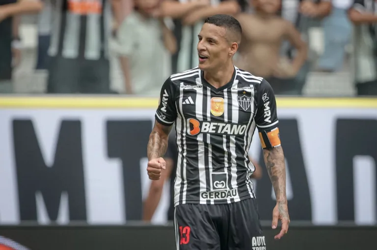 Atlético-MG x Grêmio: Guilherme Arana abre o placar com golaço; assista