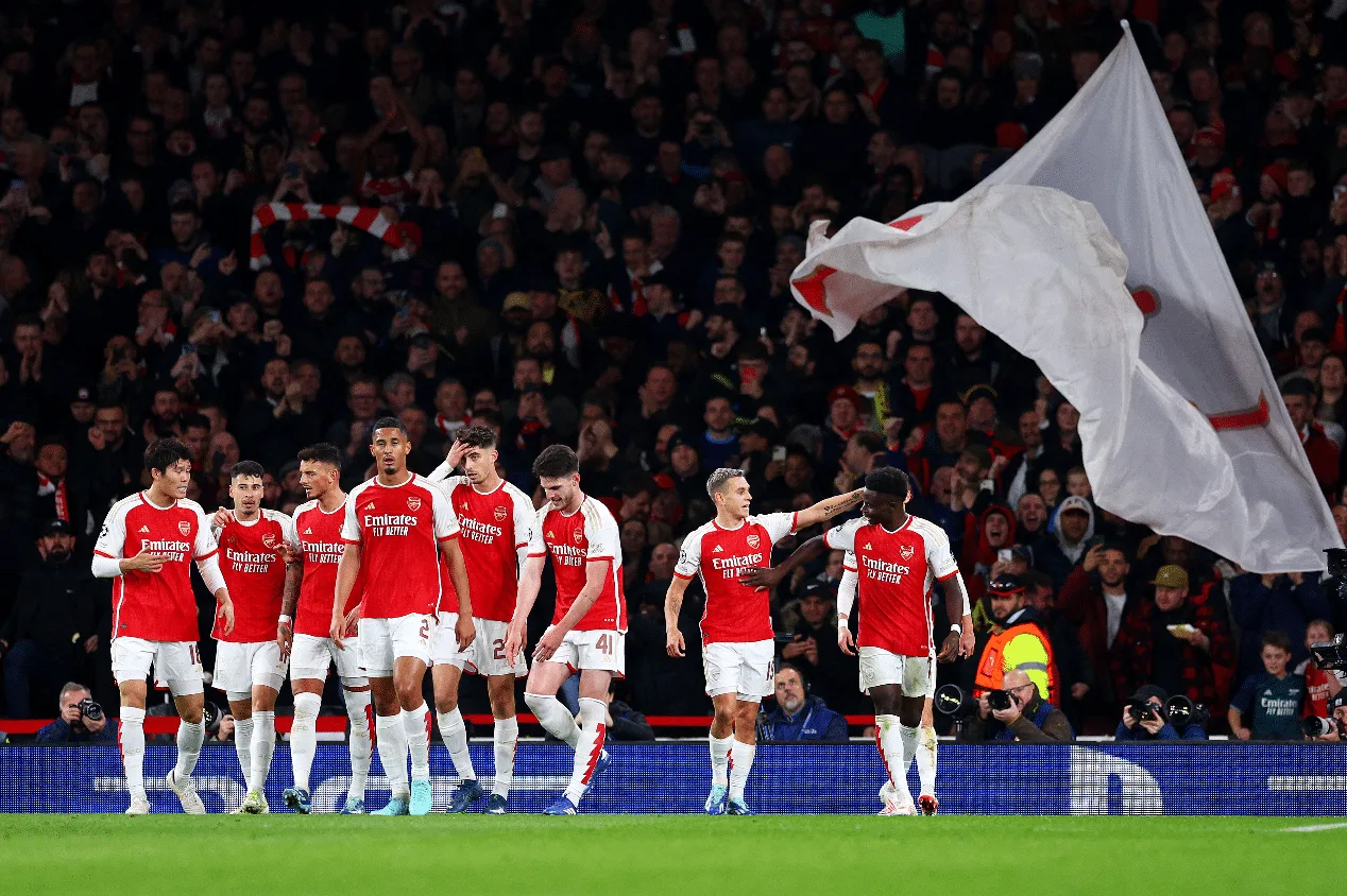 Martinelli brilha, Saka decide e Arsenal bate o Sevilla na Champions League