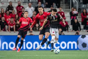 Athletico e Vasco fazem jogo movimentado, mas não saem do 0 a 0 pelo Brasileirão Série A