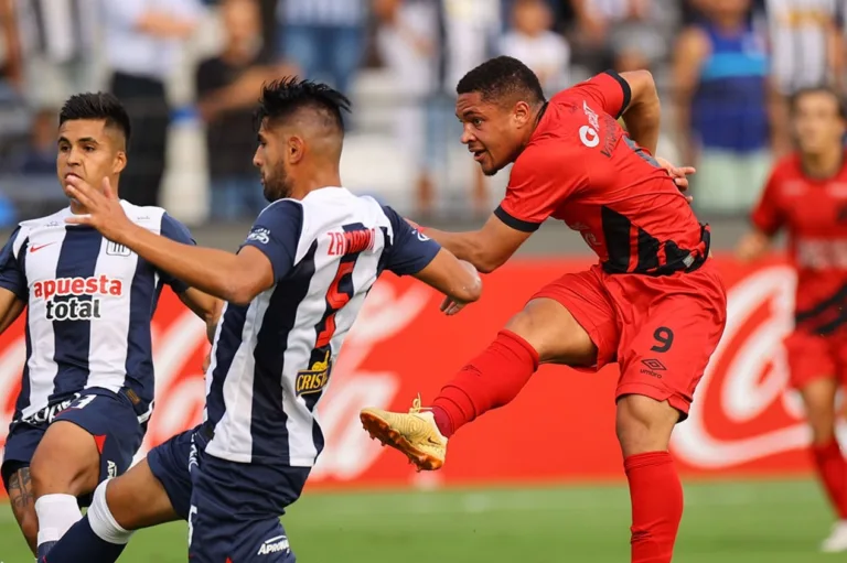 Xavi diminui pressão sobre desempenho de Vitor Roque no Barcelona