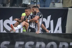 Atlético-MG bate o Grêmio e segue sonhando com título do Brasileirão Série A