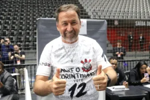 Corinthians analisa a contratação de ex-diretor do Flamengo