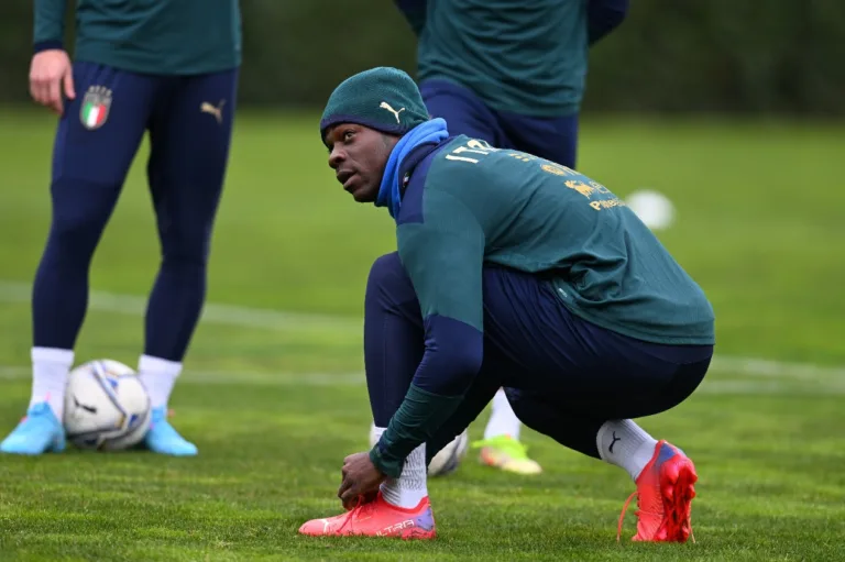 Balotelli sofre grave acidente na Itália e sai ileso