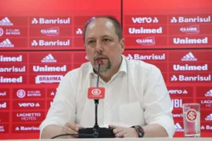 Presidente do Internacional emite nota de repúdio contra jornalista; entenda