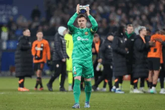 Foto de Marc-Andre ter Stegen em jogo do Barcelona para representar o Barça que está sofrendo com lesões no elenco e pode não ter o goleiro em clássico