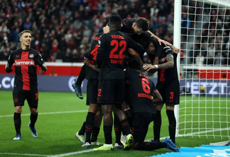 Bayer Leverkusen goleia e tira Bayern de Munique da liderança da Bundesliga
