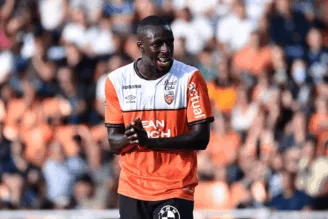 Foto de Benjamin Mendy para ilustrar o defensor francês que está reivindicando salários não pagos pelo Manchester City, abrindo processo na Justiça contra os Cityzens