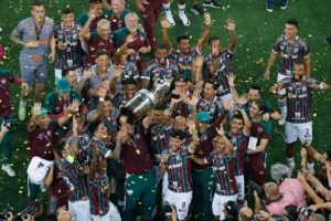 Dos memes à “Glória Eterna”: Fluminense conquista a Libertadores e premia o trabalho inovador de Fernando Diniz