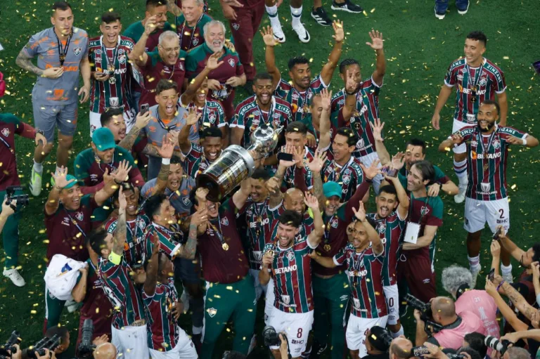 Dos memes à “Glória Eterna”: Fluminense conquista a Libertadores e premia o trabalho inovador de Fernando Diniz