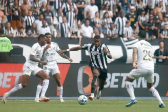 Botafogo tropeça nas próprias pernas mais uma vez em empate frustrante contra o Santos
