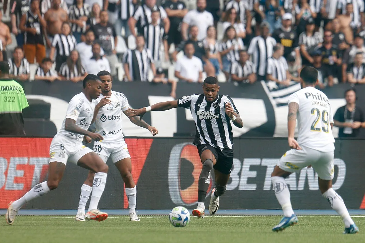 Botafogo tropeça nas próprias pernas mais uma vez em empate frustrante contra o Santos