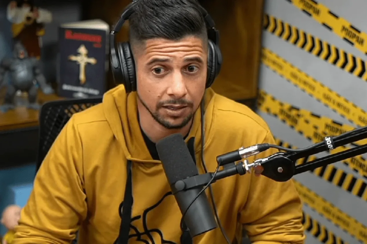 Cicinho aponta novo favorito ao título do Brasileirão: “Vem forte”