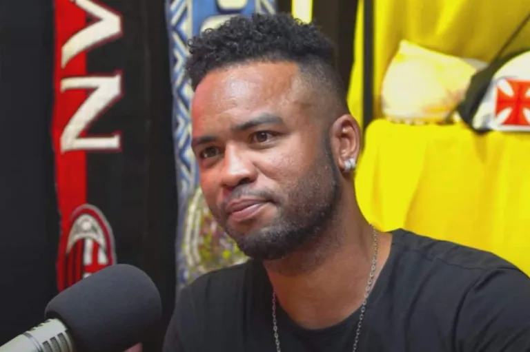 Carlos Alberto se coloca acima de dupla da Globo e banca visão sobre Arrascaeta: “Sou muito mais eu”