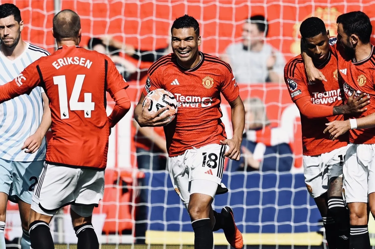 Afastado desde novembro, Casemiro volta a ser relacionado pelo Manchester United