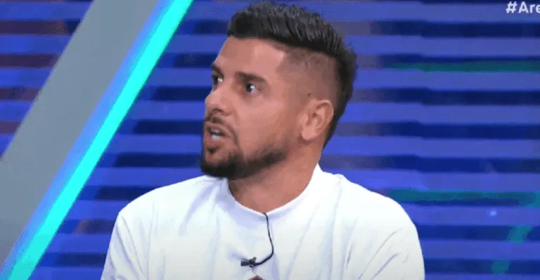 Cicinho não pipoca e crava resultado de Brasil x Argentina