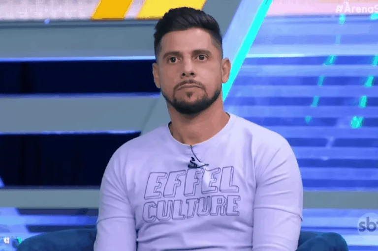 Cicinho surpreende e banca campeão do Brasileirão 2023: “Acredito”