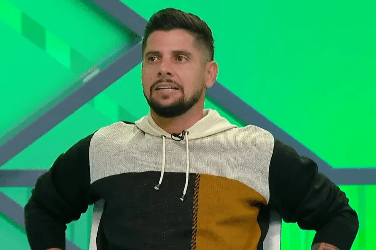 Cicinho revela que desistiu de ‘secar’ clube do Brasileirão após 36ª rodada: “Impossível”