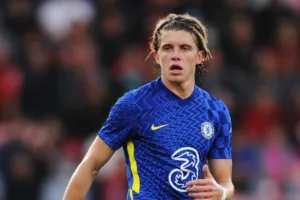 Alvo do Tottenham, Gallagher não deixará o Chelsea nesta janela de transferências