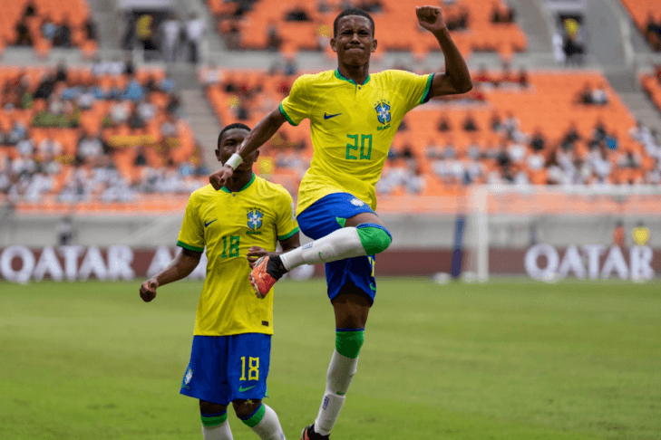 Foto de Estêvão em partida do Brasil no Mundial SUB-17