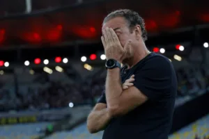 Diretoria do Botafogo cogita demissão de Lúcio Flávio e novos nomes ganham força