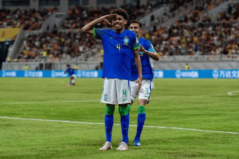 Da Mata amplia em Inglaterra x Brasil no Mundial Sub-17; assista