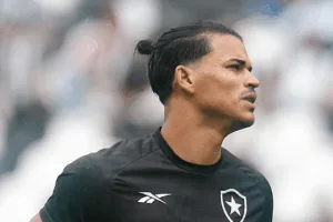 Danilo Barbosa aproveita cruzamento e abre o placar em Botafogo x Santos no Brasileirão