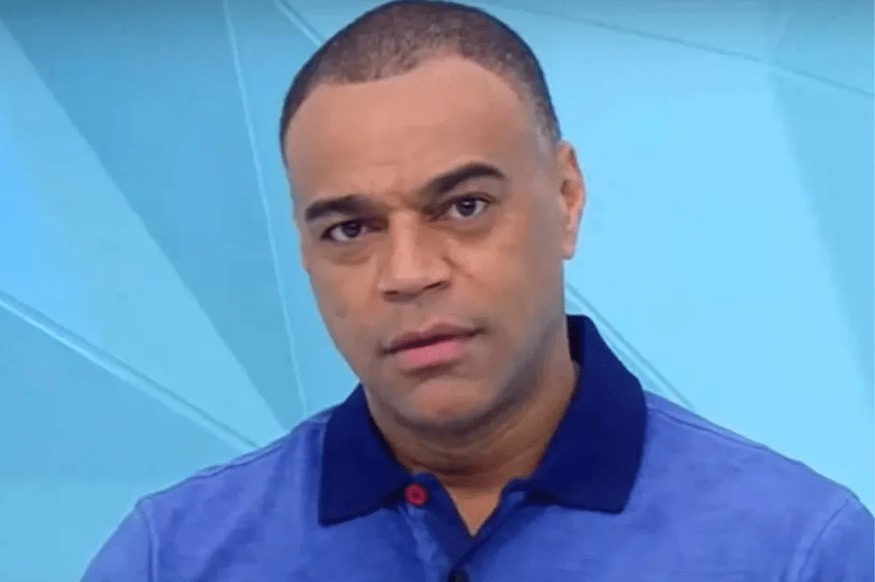 Denílson alerta time sobre rebaixamento no Brasileirão: “Ainda corre risco”