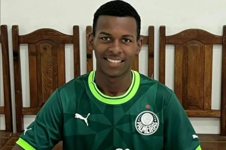 Palmeiras contrata centroavante “Balotelli” para reforçar a base