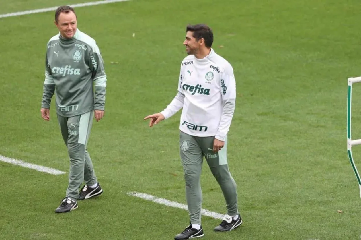 Auxiliar de Abel no Palmeiras entra na mira de clube do Brasileirão Série A