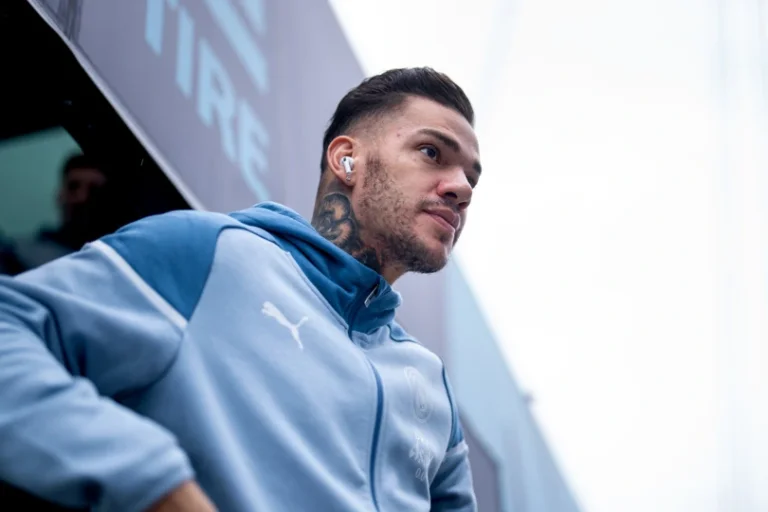 Al Ittihad avalia a contratação de Ederson, do Manchester City