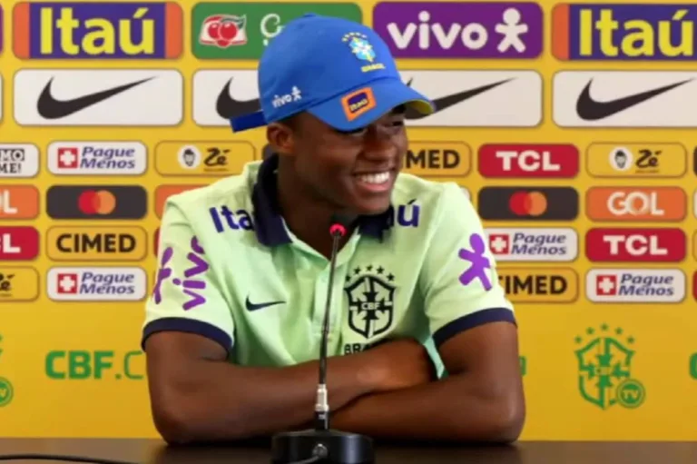 Endrick não segura o riso após pergunta sobre “mulheres bonitas” da Espanha