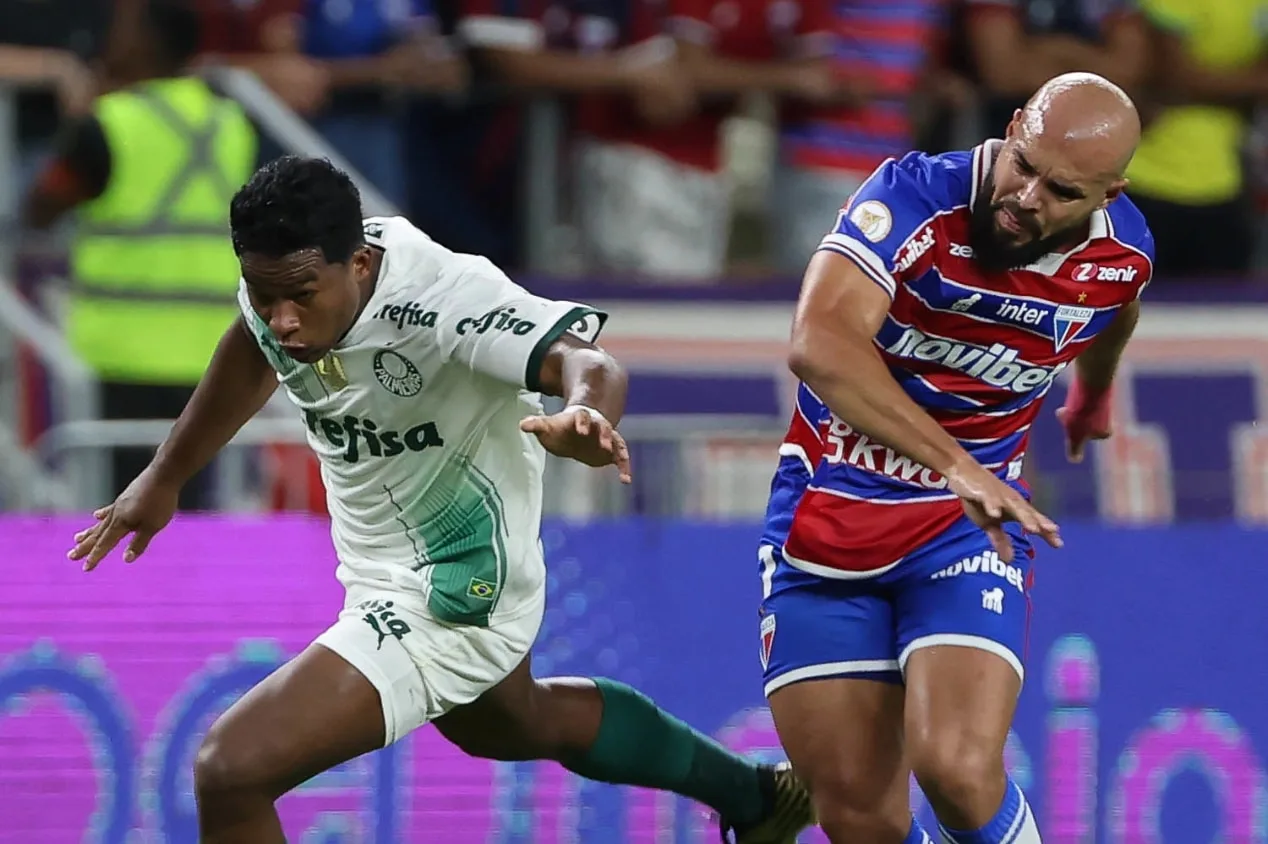 Endrick se irrita e acerta adversário em Fortaleza x Palmeiras; assista