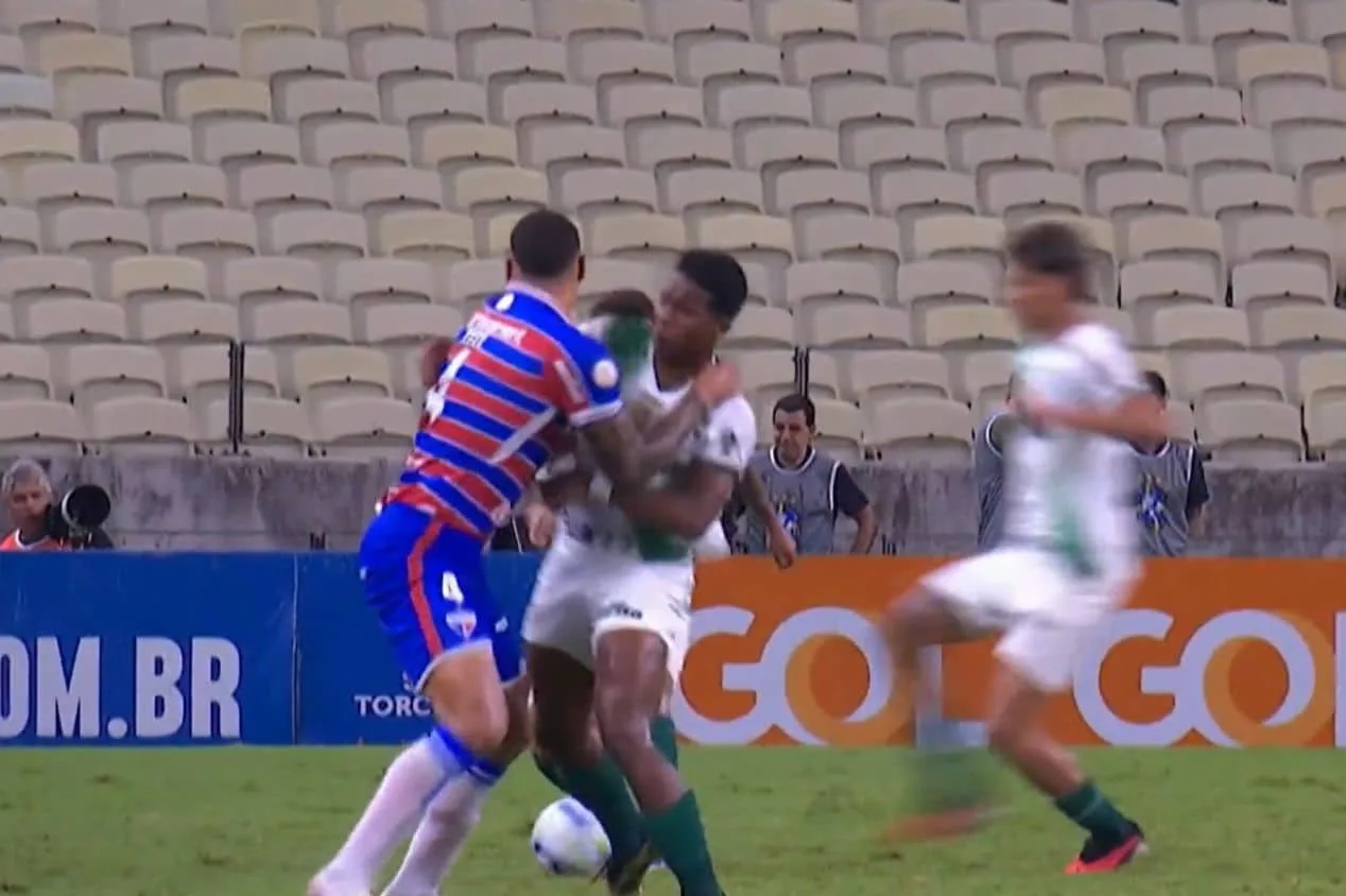PC de Oliveira diz que VAR deveria ter expulsado Endrick em Fortaleza x Palmeiras: “Omisso”