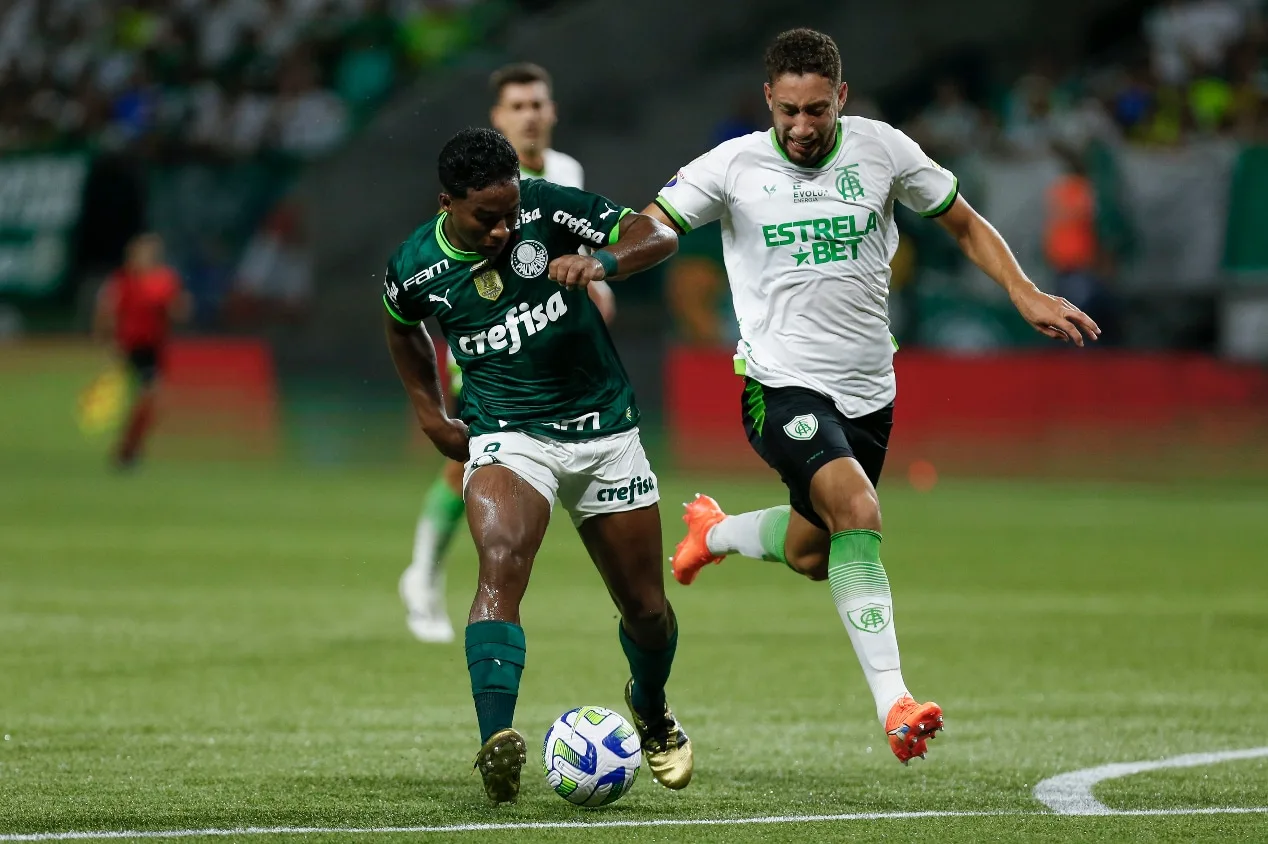 Endrick sai mancando em goleada do Palmeiras, mas tranquiliza torcida