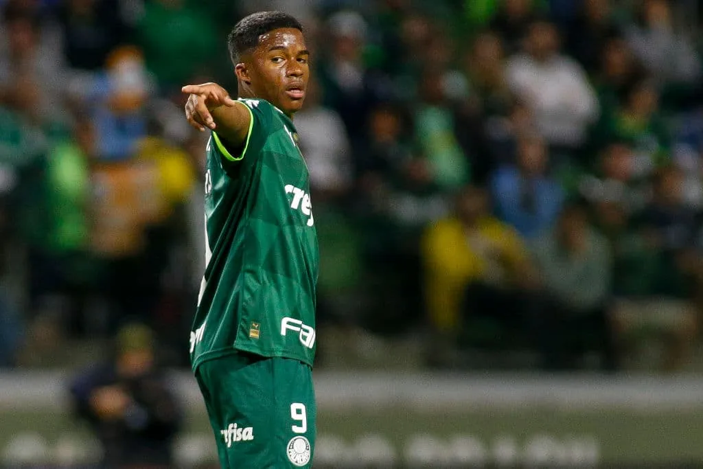 Flamengo x Palmeiras: Endrick vira dúvida em jogo importante do Brasileirão