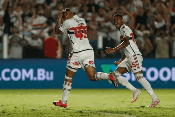 São Paulo marca no final, vence o Red Bull Bragantino e embola briga pela liderança do Brasileirão São Paulo marca no final, vence o Red Bull Bragantino e embola briga pela liderança do Brasileirão