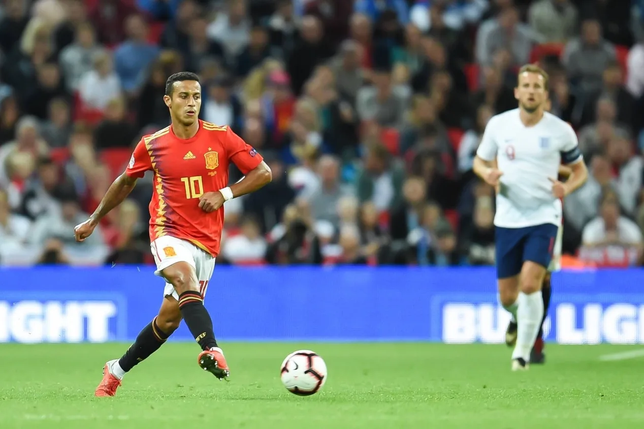 Mercado da bola: Thiago Alcântara pode retornar ao Barcelona; veja detalhes