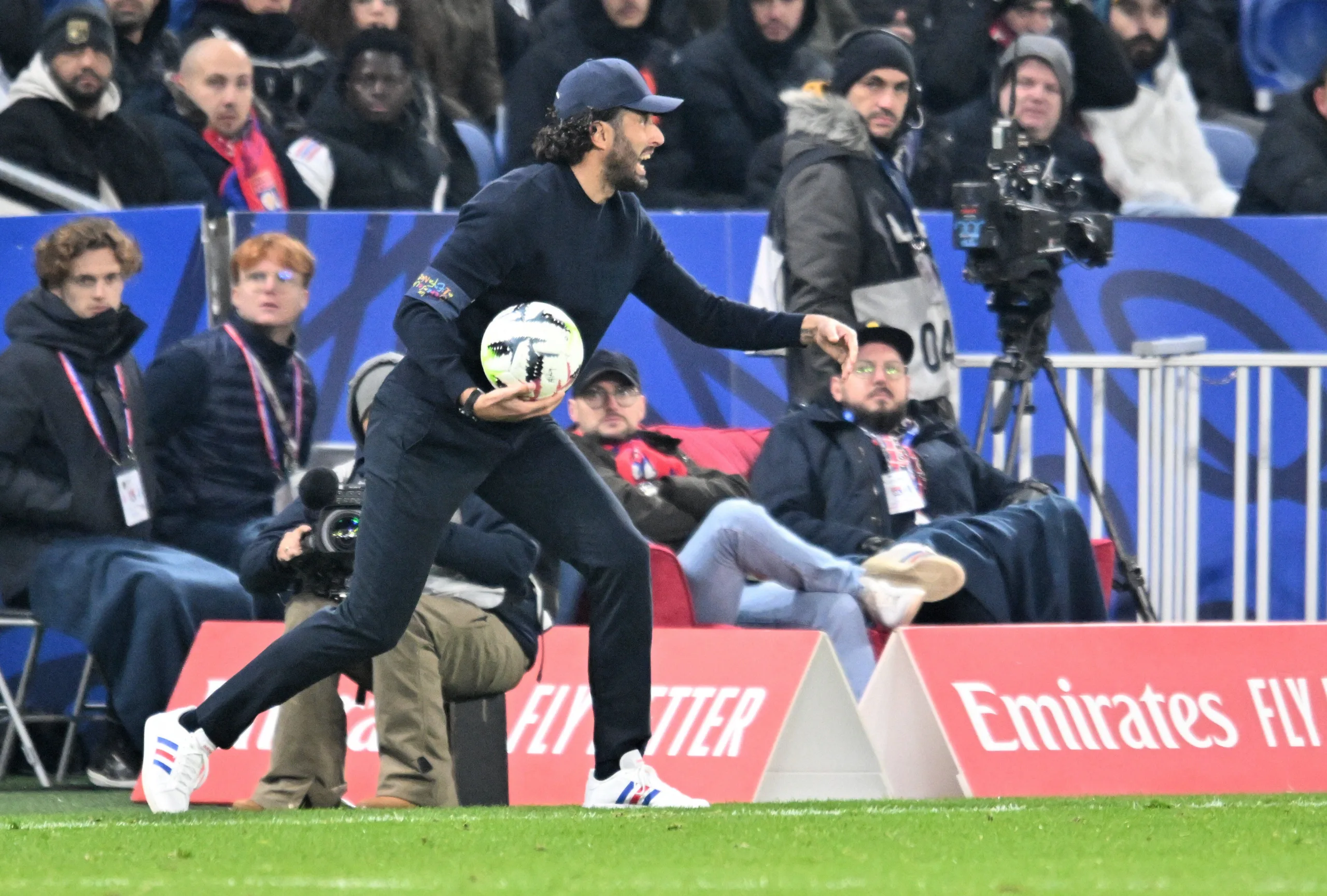 Lyon demite o técnico Fabio Grosso; veja detalhes