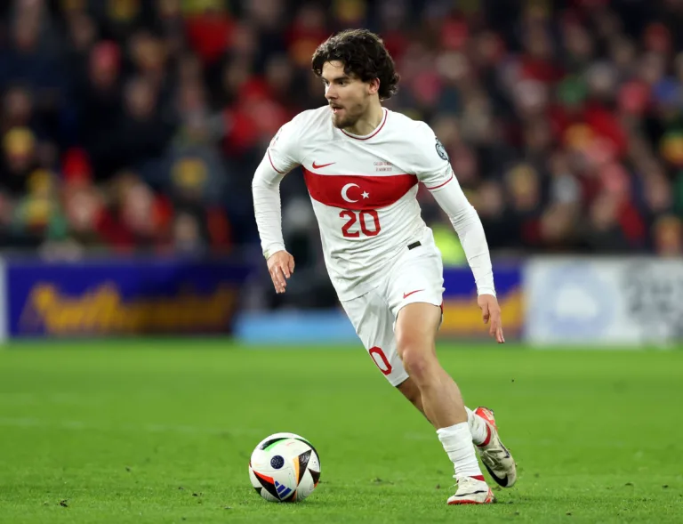 Mercado da bola: Borussia Dortmund e Bayern de Munique disputam defensor