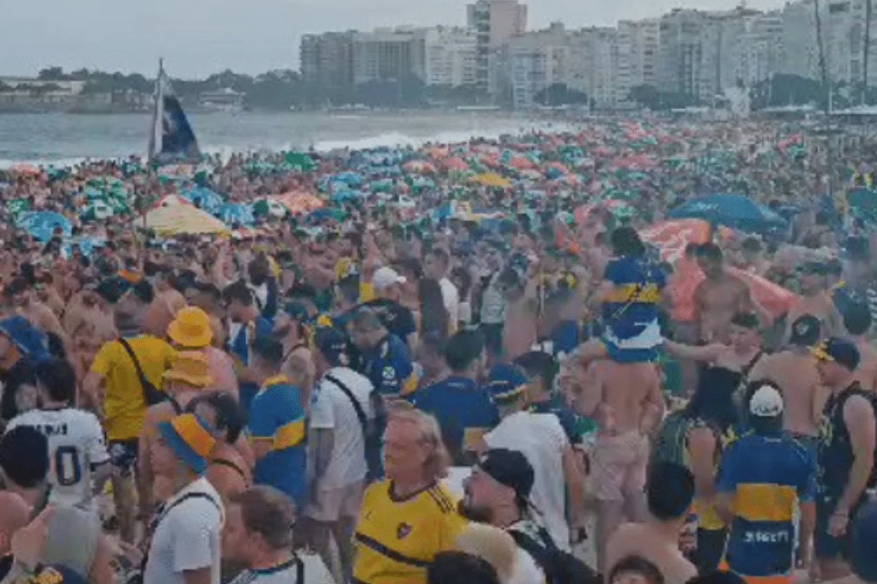 Torcedores do Boca Juniors invadem Copacabana na véspera da final da Libertadores