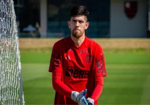 Agustín Rossi se destaca entre goleiros do Brasileirão Série A desde estreia pelo Flamengo