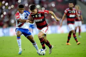 Flamengo faz um gol em cada tempo e vence Fortaleza no Brasileirão Série A