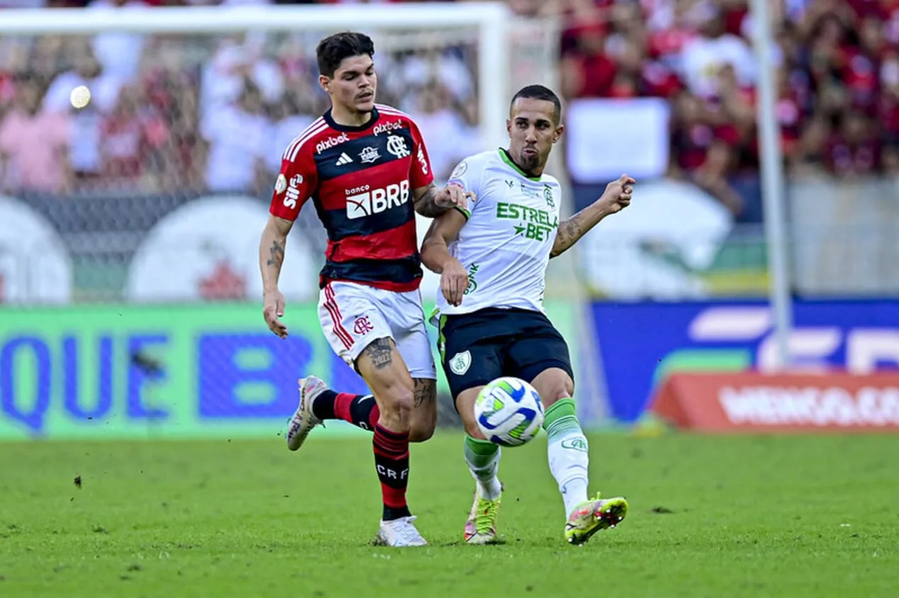 Flamengo vence América-MG e alcança Palmeiras por título do Brasileirão Série A
