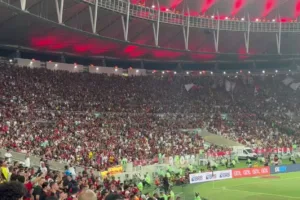 Torcedores cobram punição ao Flamengo por música homofóbica: “Só vale para o Corinthians?”