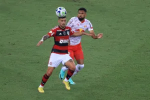 Com gol de Arrascaeta, Flamengo bate o Red Bull Bragantino e encosta no líder Palmeiras