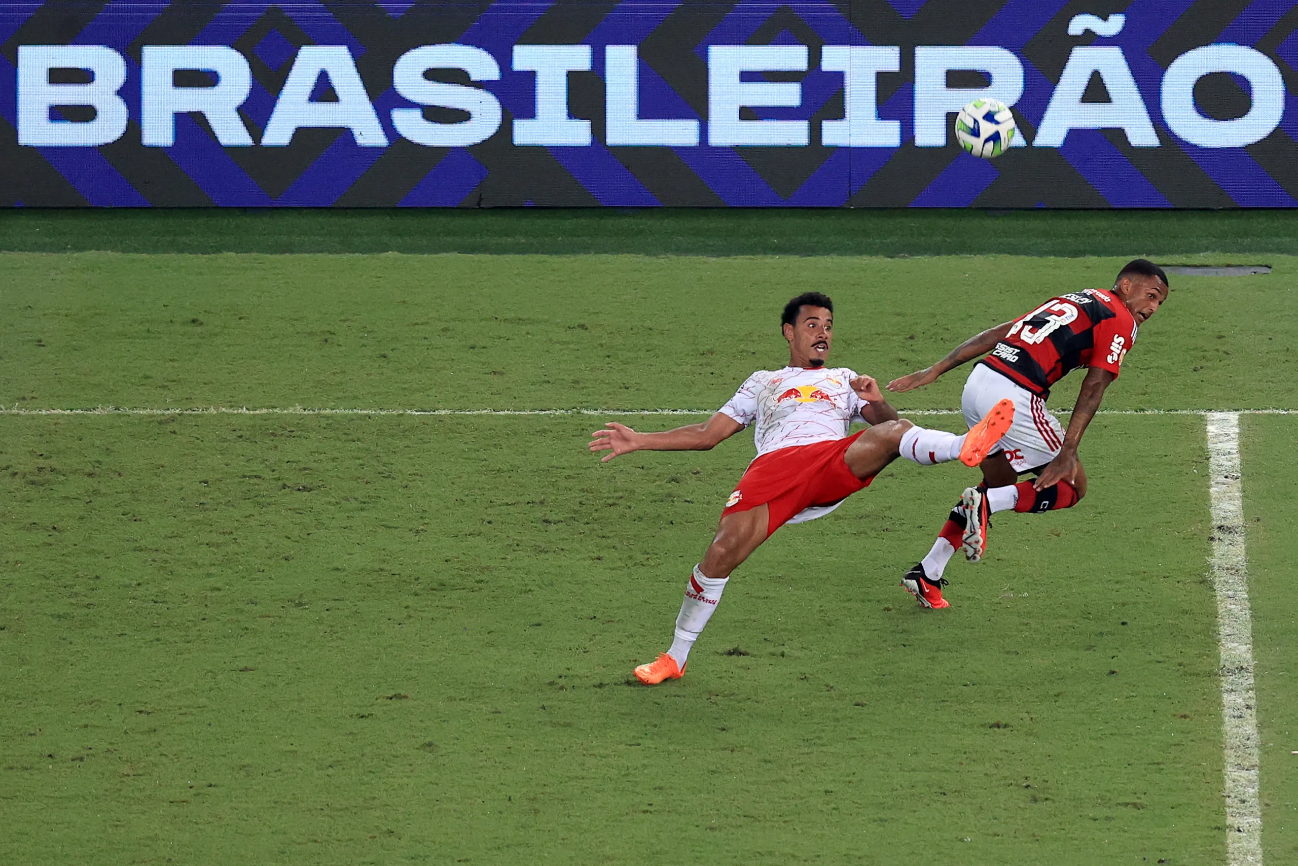 Palmeiras segura a liderança e Flamengo encosta: veja o que mudou após os jogos atrasados no Brasileirão