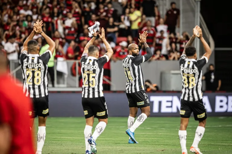 Com dois a menos, Flamengo leva virada do Santos no Mané Garrincha