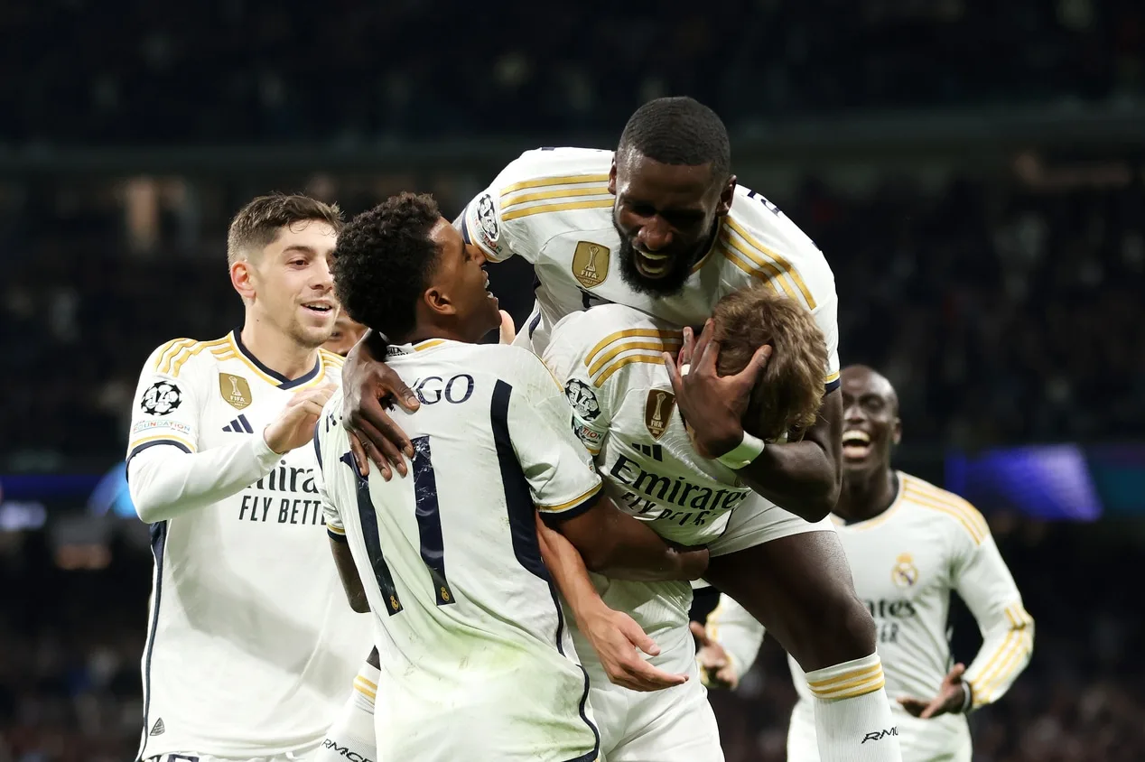 Real Madrid vence Napoli e garante liderança na Champions League 