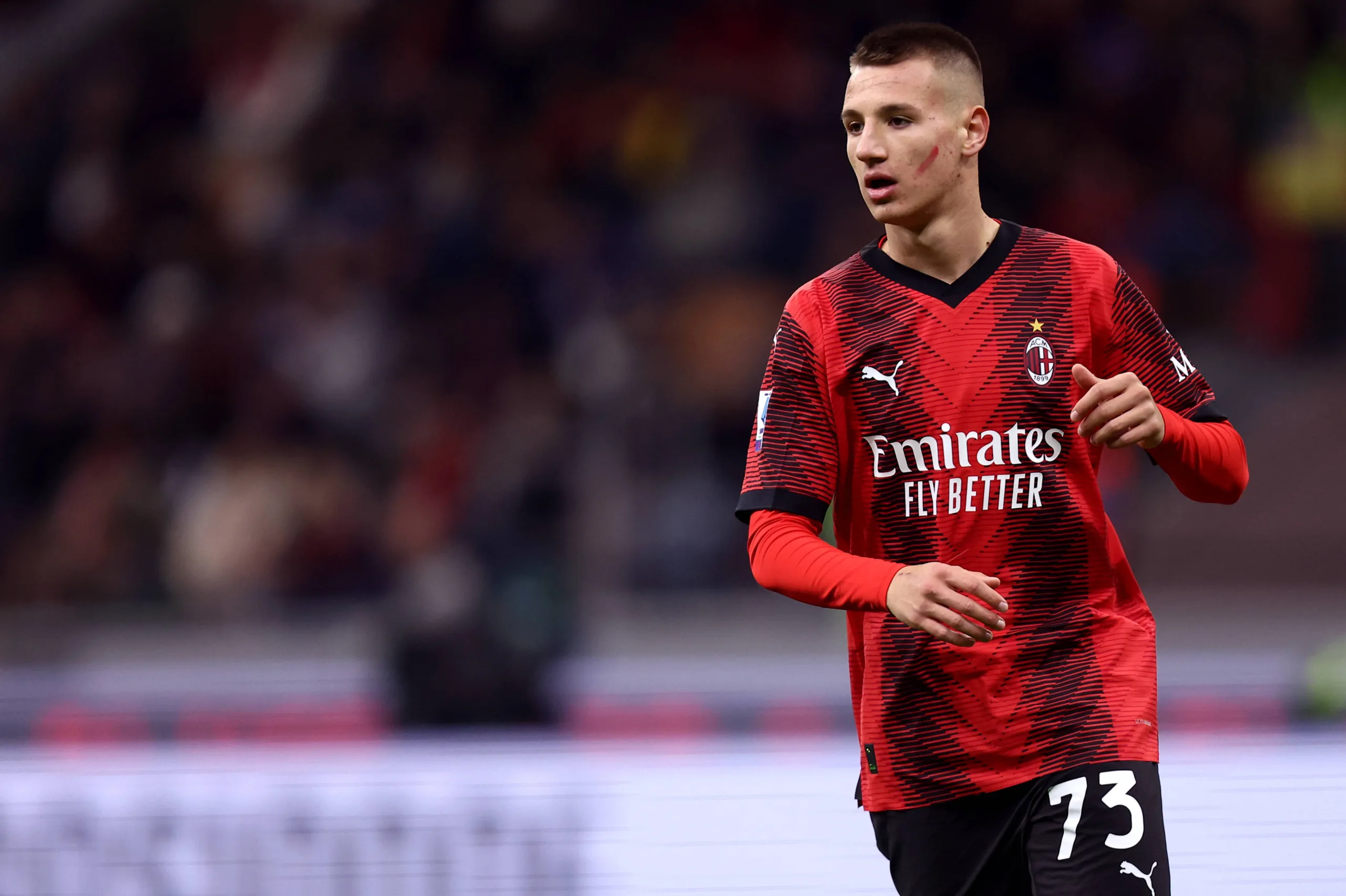 Mercado da bola: clubes da Premier League estão de olho em joia do Milan