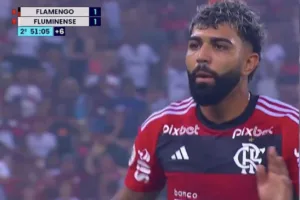 Torcedores do Flamengo se revoltam com postura de trio contra o Fluminense: “Bizarro”